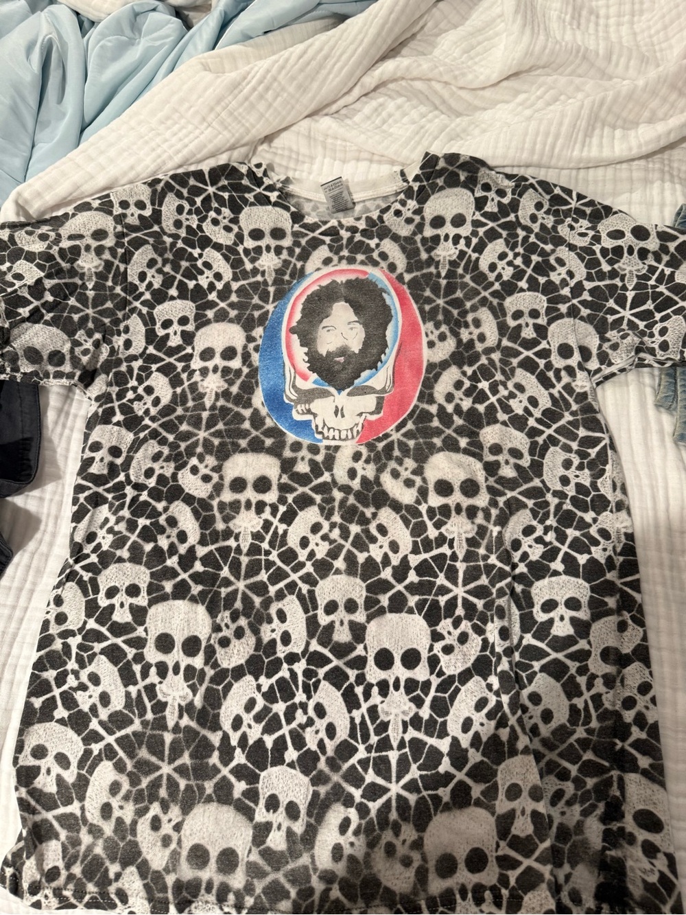 Handmade Women’s SS Tshirt Jerry-Stealie on front and mandala on back.No2alike